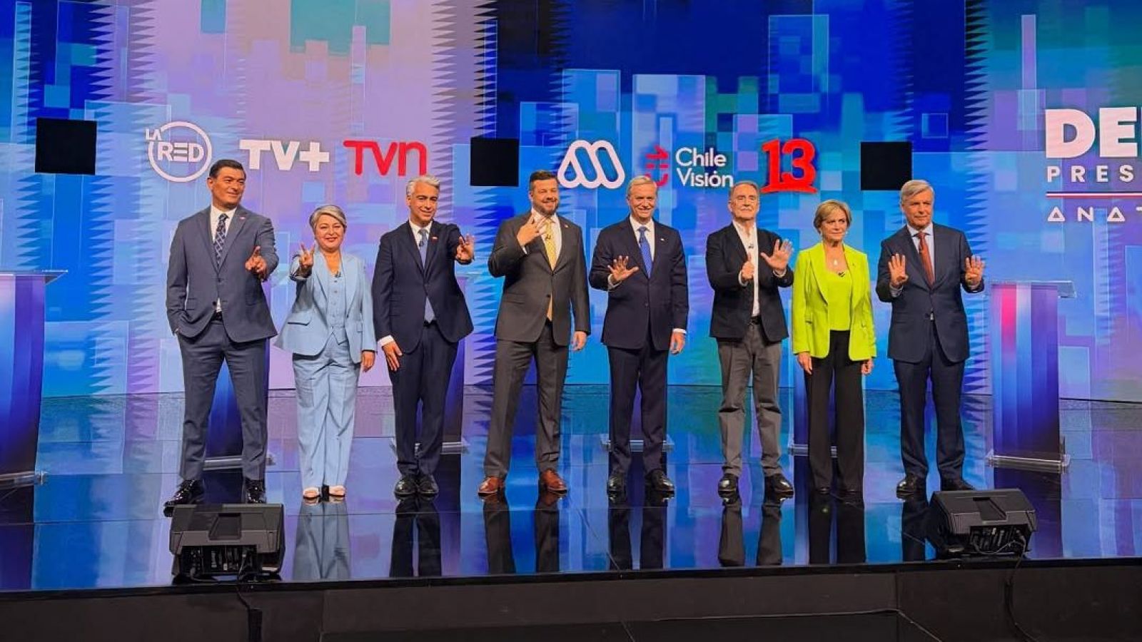 Los candidatos presidenciales en el Debate Anatel 2025 de este lunes 10 de noviembre.