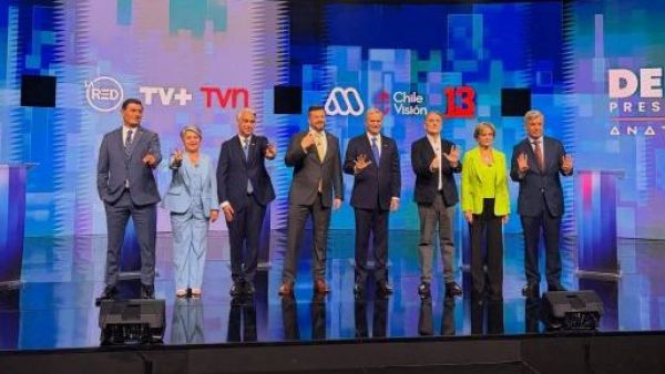 Los candidatos presidenciales en el Debate Anatel 2025 de este lunes 10 de noviembre.