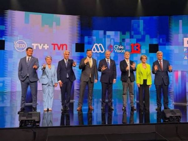 Los candidatos presidenciales en el Debate Anatel 2025 de este lunes 10 de noviembre.