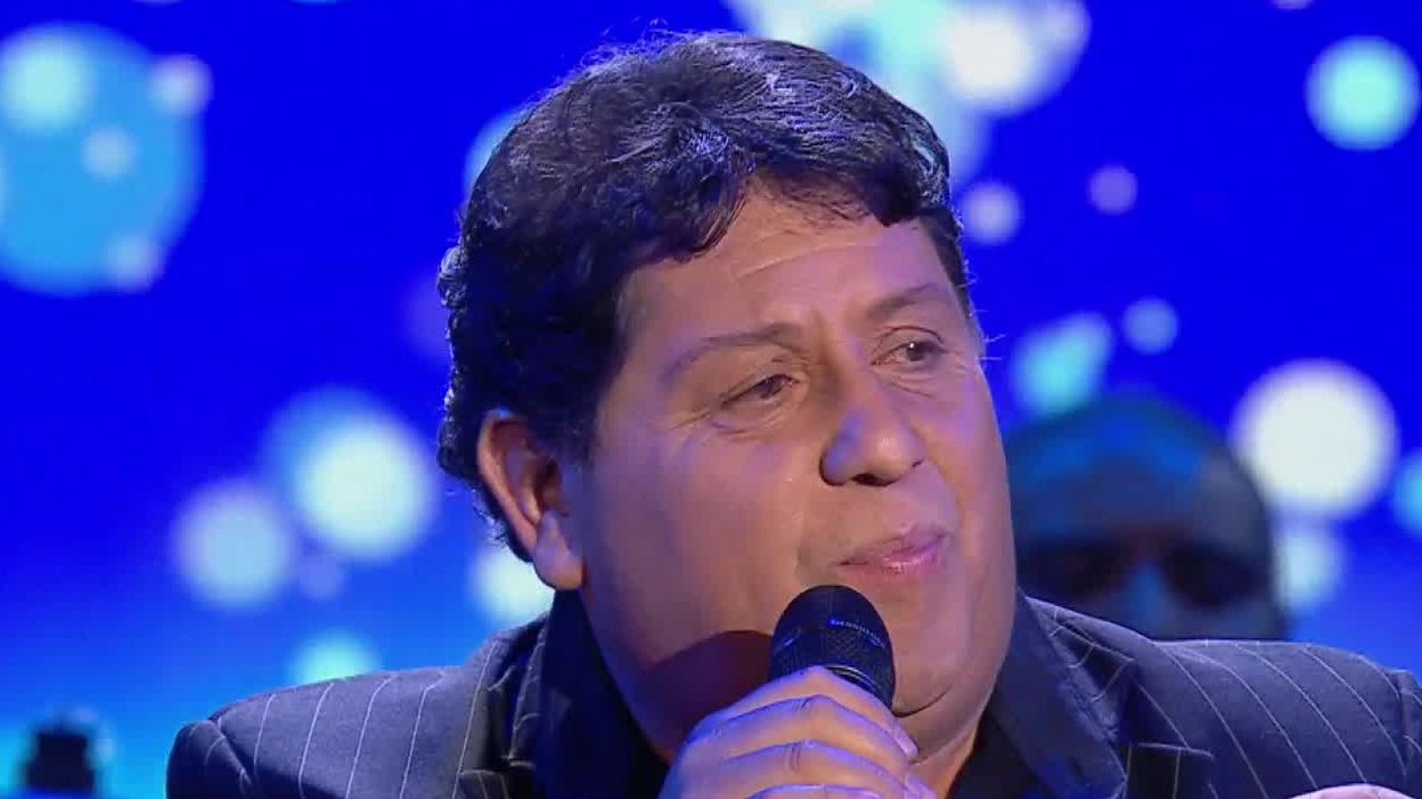 Dyango quiere volver con sus clásicas baladas románticas
