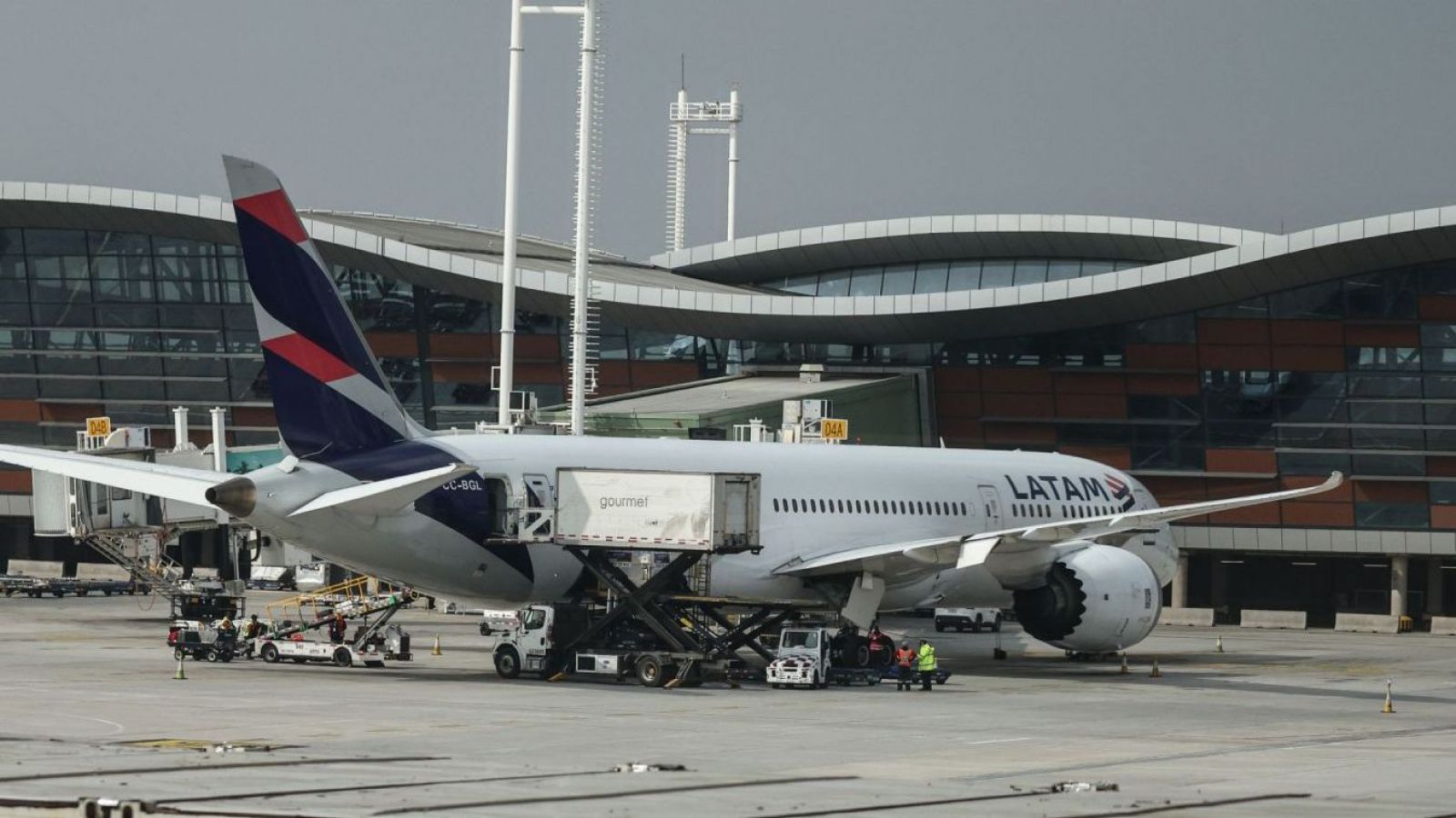 Latam suspende 173 vuelos por huelga: más de 20 mil pasajeros afectados