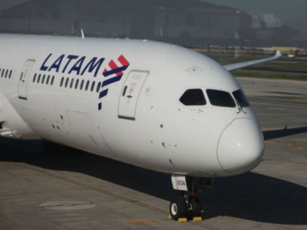 HUELGA DE PILOTOS EN LATAM