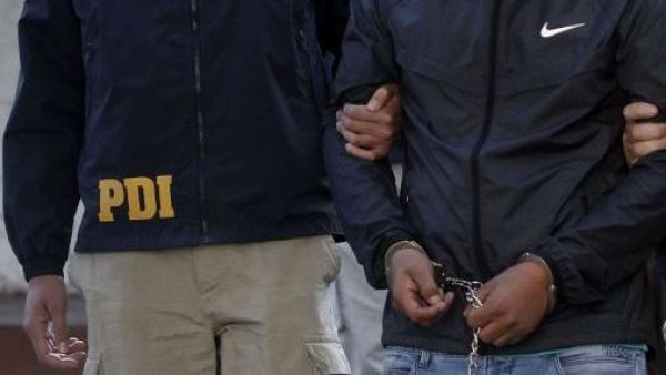 <p>Detienen a hijo de concejal por muerte de bebé de tres meses en Hualaihué</p>Detienen a hijo de concejal por muerte de bebé de tres meses en Hualaihué
