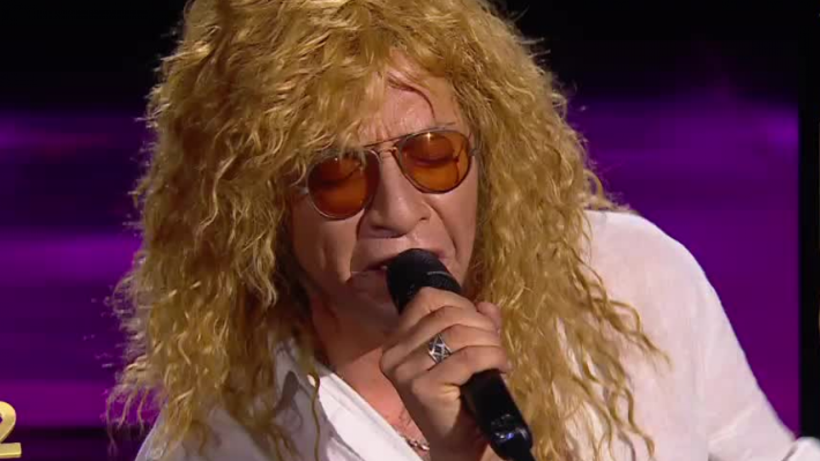 El británico David Coverdale enciende la noche al ritmo del hard rock
