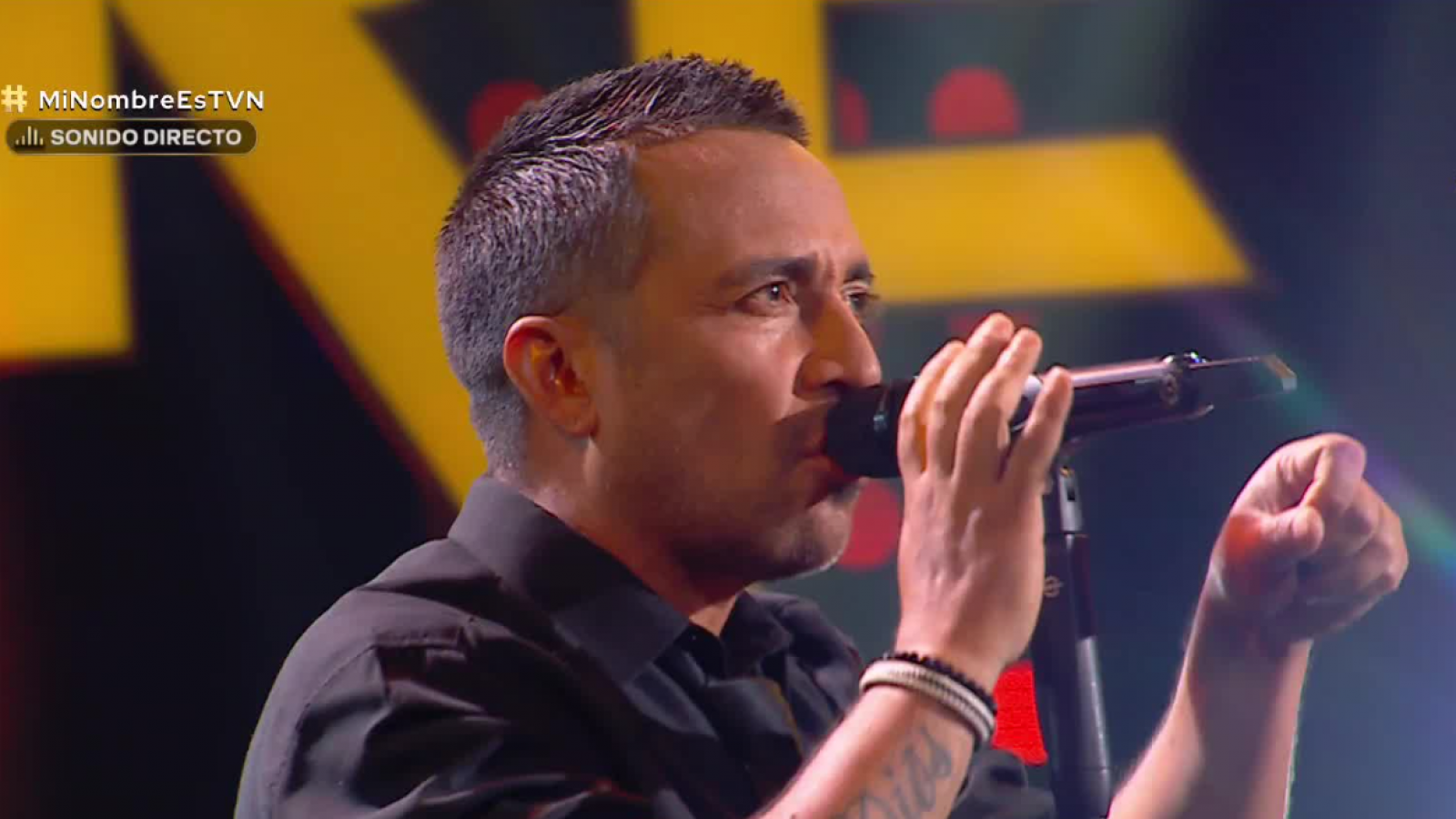 "Fuego en el fuego" de Eros Ramazzotti, una canción llena de deseo
