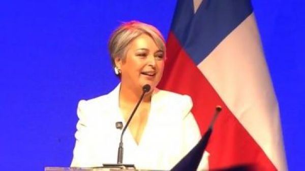 Jeannette Jara se refiere a su paso a segunda vuelta: "La democracia hay que cuidarla y valorarla"
