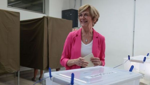 <p>Evelyn Matthei en las elecciones presidenciales 2025</p>Evelyn Matthei: "Tengo la confianza que votarán por alguien que pueda sacar al país adelante"
