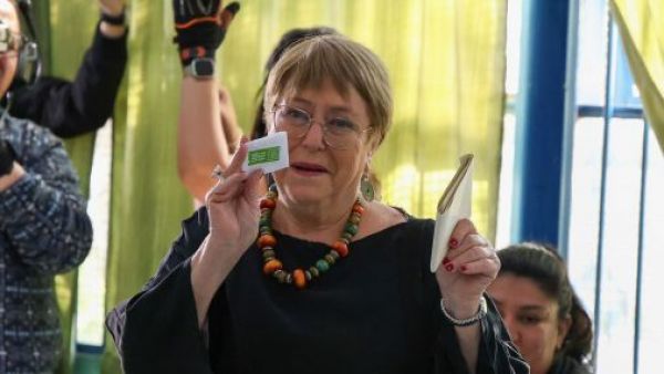 Presidenta Michelle Bachelet en su votación