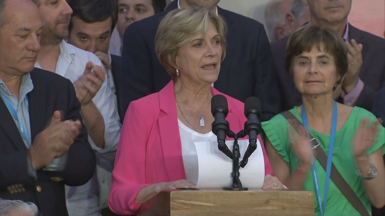 Matthei reconoce derrota: "Hoy son otros los llamados a avanzar"
