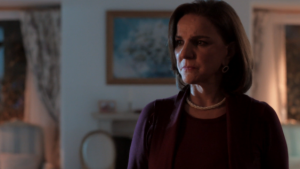 <p>Julia de Vallejo lamenta los problemas familiares </p>Café con aroma de mujer - T1E98 | El derrumbe de los Vallejo

