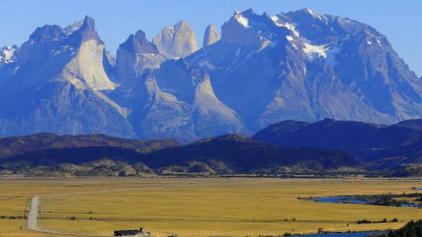 <p>Tragedia en las Torres del Paine </p>Tragedia en Torres del Paine: Lo que se sabe de la emergencia que dejó un muerto, una perdida y otra en estado crítico

