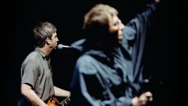 ¡Atención fanáticos de Oasis! Hora, lugar y mejor posición para ver el show de drones previo al concierto
