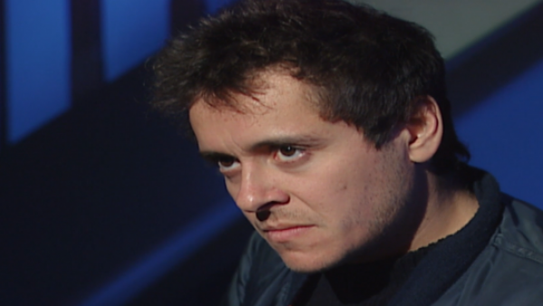 <p>Rodrigo se despide de sus padres en Romané </p>Romané - T1E134 | La despedida de Rodriguito
