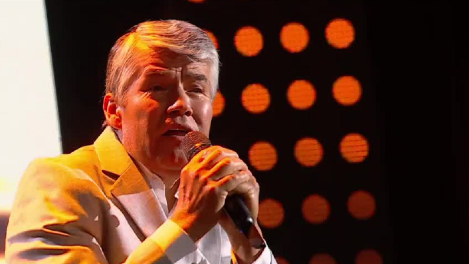Salvatore Adamo: un viaje musical a las melodías de ayer
