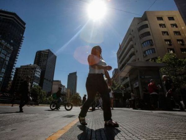 Advierten altas temperaturas en cinco regiones: en la RM podrían llegar a 38º