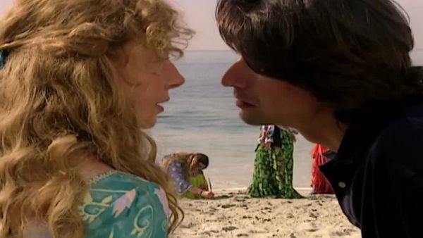¿Beso o brindis?: Mira el momento de este lunes de "Romané"
