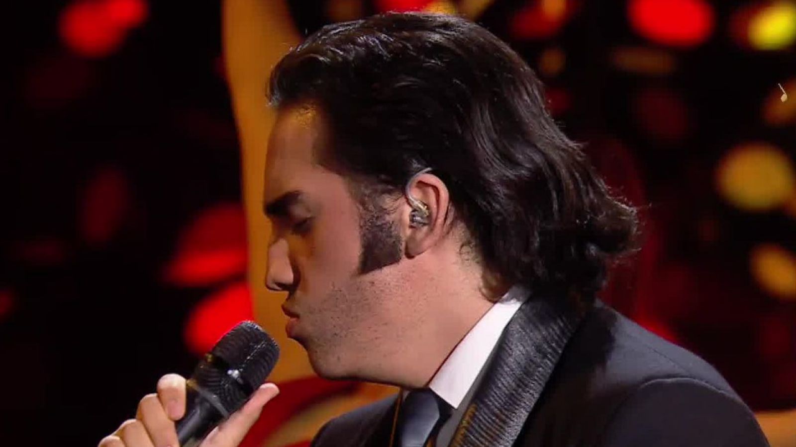Un himno de los corazones rotos en la voz de Alejandro Fernández

