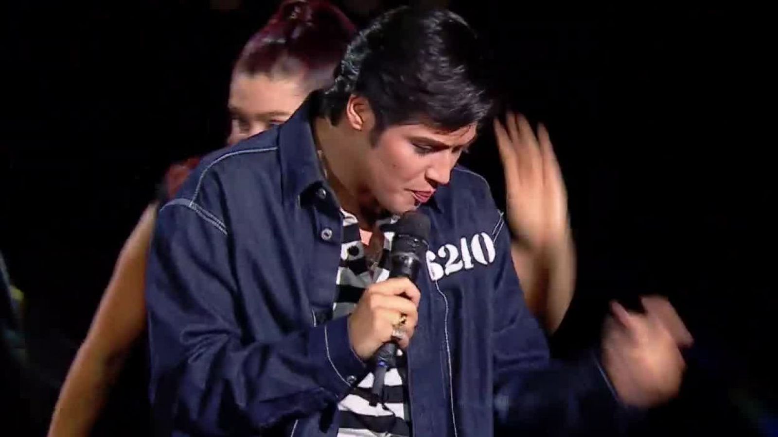 Elvis Presley celebra su cumpleaños cantando en Mi Nombre Es 2
