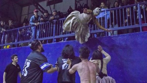 Las cholitas luchadoras y ex WWE llegan a Chile en noviembre
