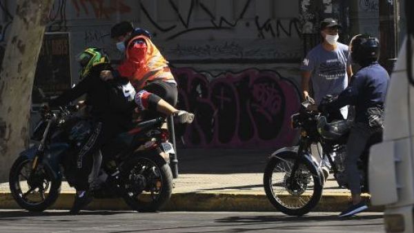 <p>Asaltos de motochorros en la RM: revelan horarios y comunas más afectadas</p>Asaltos de motochorros en la RM: revelan horarios y comunas más afectadas
