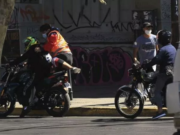 Asaltos de motochorros en la RM: revelan horarios y comunas más afectadas
