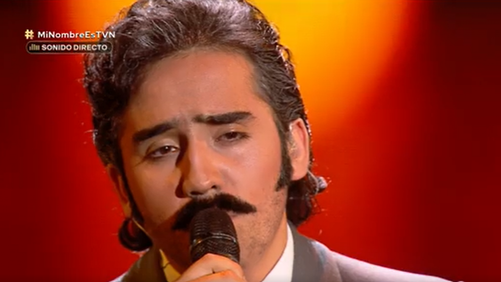 Alejandro Fernández conmueve con una canción llena de nostalgia
