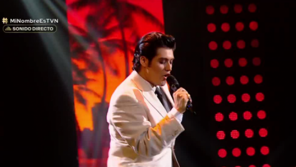 ¡El rey del rock prende el escenario!
