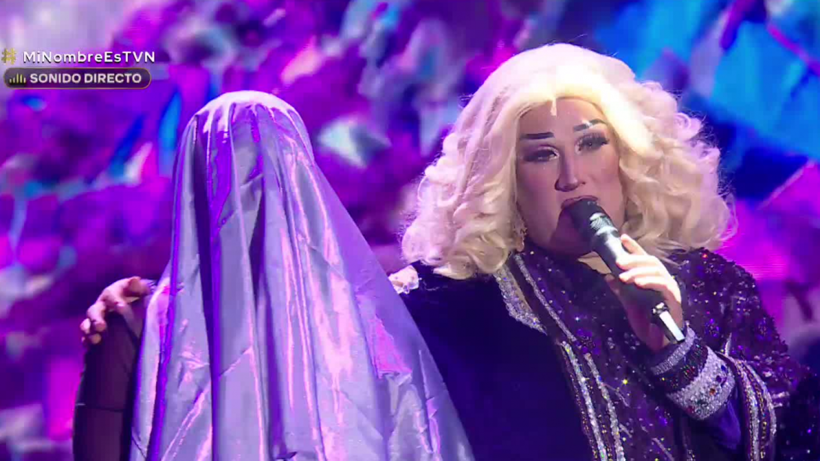 Cher llena de emoción e intensidad el escenario
