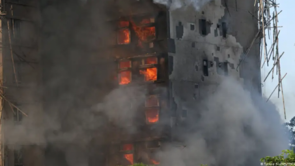 Fallecidos en incendio de Hong Kong aumentan a 44
