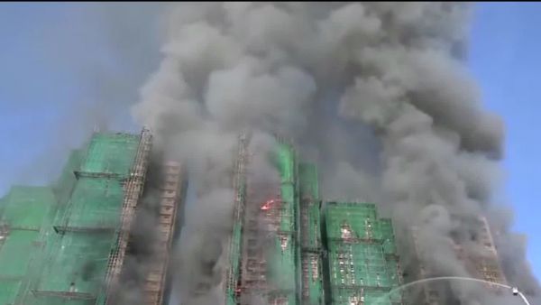 <p>Incendio en Hong Kong</p>Gigantesco incendio en Hong Kong: el más desastroso en 30 años
