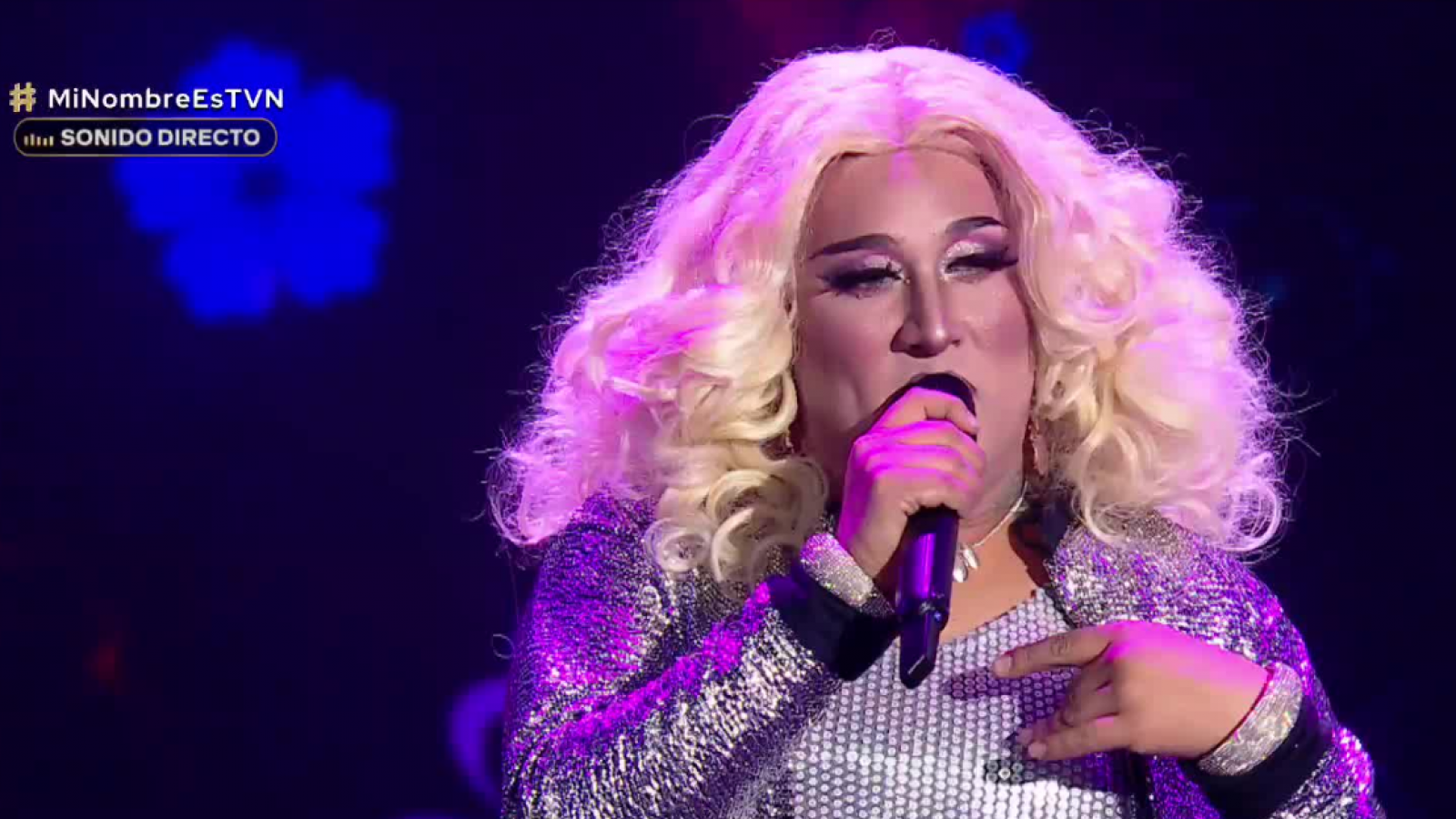 Cher llena de ternura y emoción el escenario con "Chiquitita"
