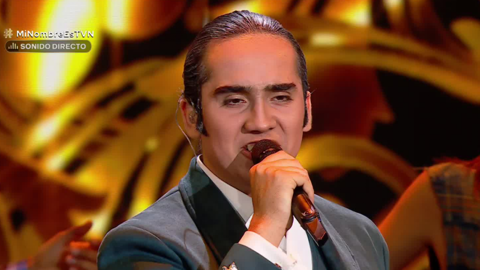 <p>La imponente voz de Alejandro Fernández</p>
