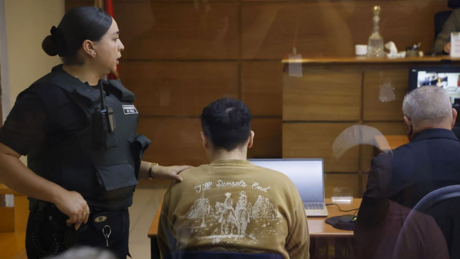 Amplían detención de universitario que apuñaló en la cara a profesor