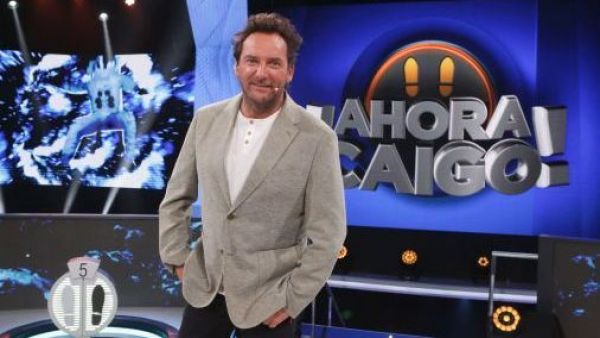 Daniel Fuenzalida celebra premio Martín Fierro con equipo de ¡Ahora Caigo!