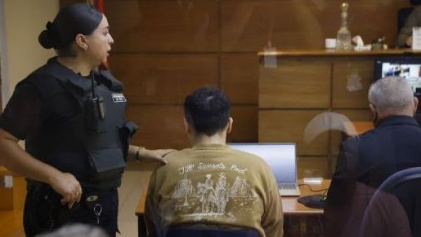 <p>Amplían detención de universitario que apuñaló en la cara a profesor</p>Amplían detención de universitario que apuñaló en la cara a profesor
