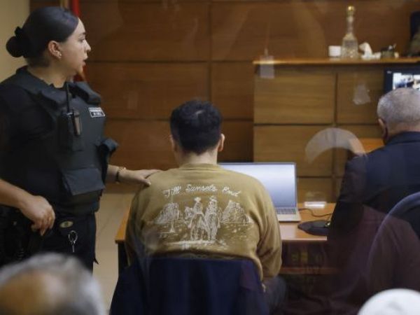 Amplían detención de universitario que apuñaló en la cara a profesor