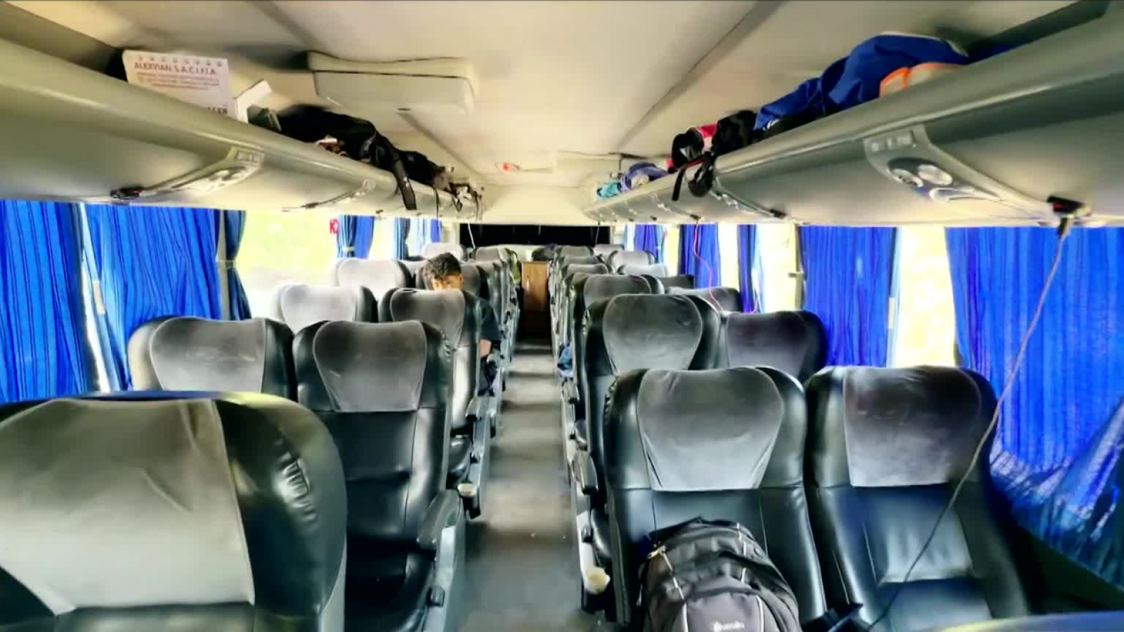 Venían a comprar a Chile: delincuentes asaltan a bus con 60 pasajeros argentinos

