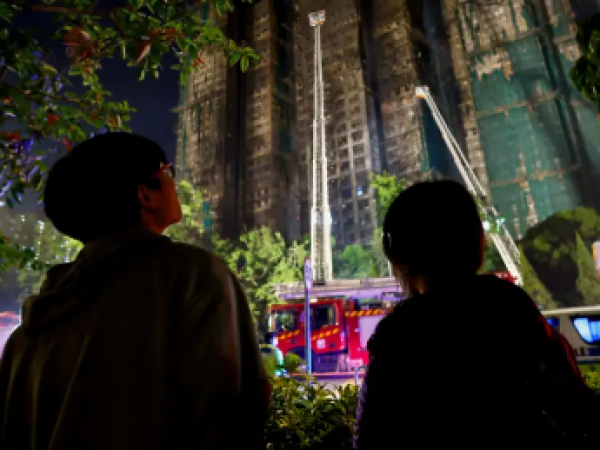 Asciende a 128 la cifra de muertos del incendio de Hong Kong