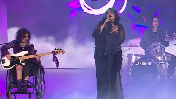 Ellas son "Aguarrás", la banda femenina que hizo vibrar, rockear y emocionar a la Teletón
