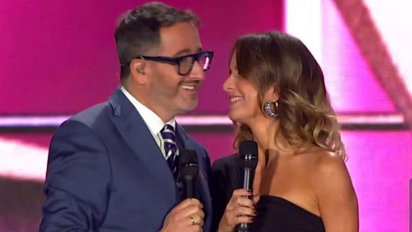 Besos, coqueteo y ovaciones: el momento más romántico de Eduardo y Diana
