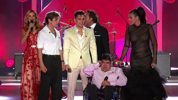 <p>Emilia Dides, Bray On, Nico Ruiz y Jeremy Rojas</p>Estrellas de la música chilena iluminan la Teletón 2025
