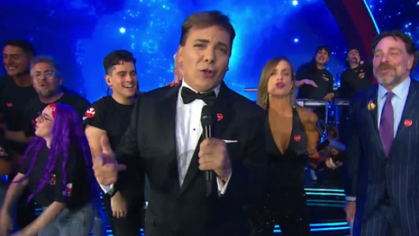 Cristian Castro hizo cantar a todo el Teatro Teletón con sus éxitos
