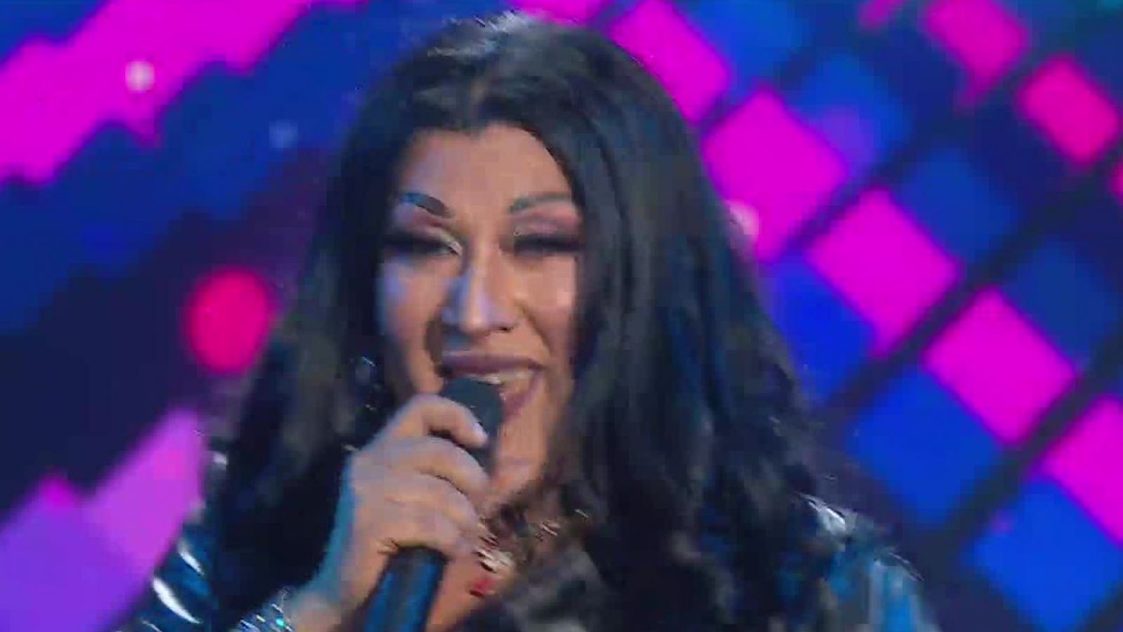 Cher: ¡Un espectáculo lleno de glamour, brillo y una voz única!
