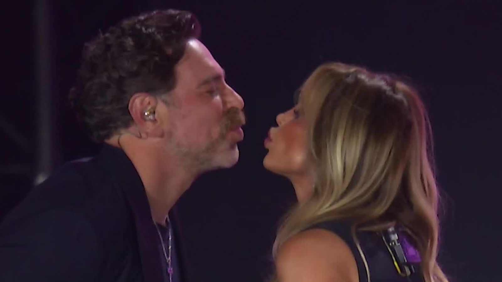 "Parece que me quedó gustando": El beso de José Antonio Neme y Eva Gómez
