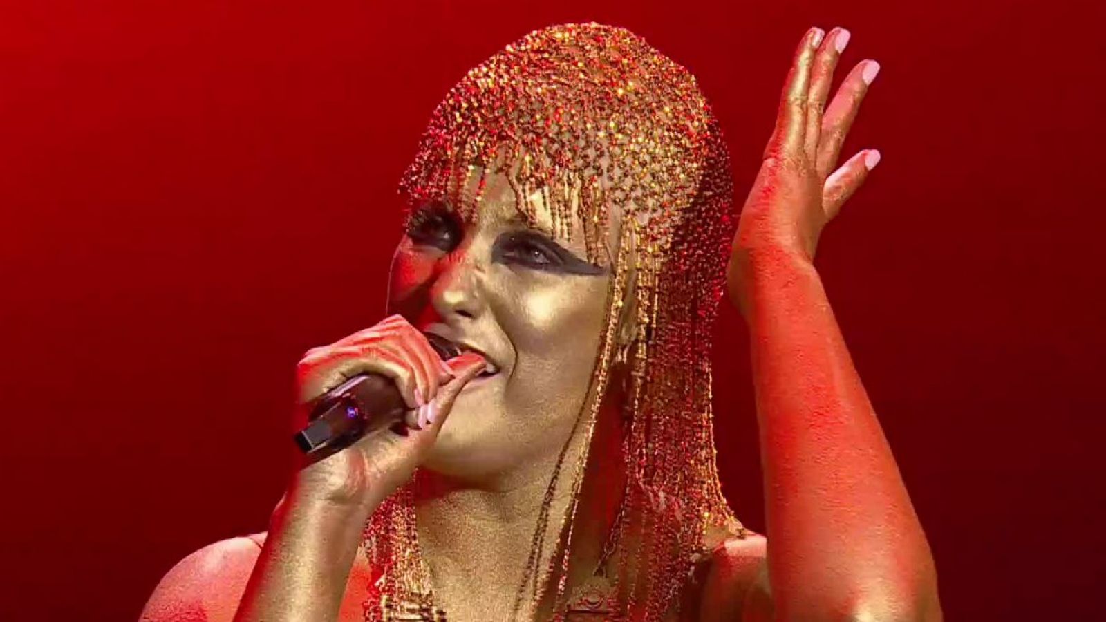 The Cranberries trae su clásico "Zombie"
