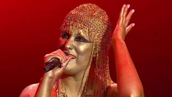 The Cranberries trae su clásico "Zombie"