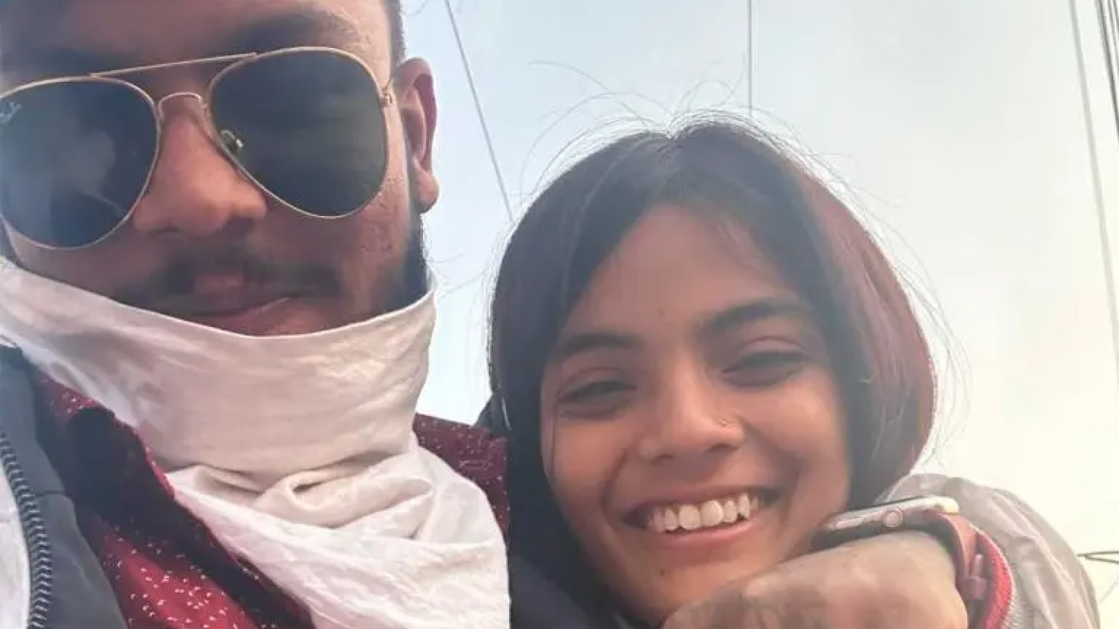 Fue asesinado por su familia: mujer se casa con el cuerpo de su novio en la India