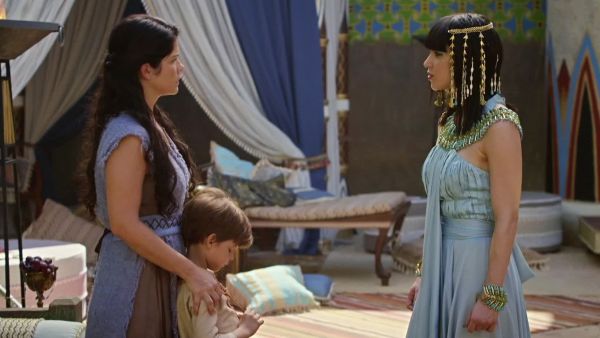 <p>Teleserie Moisés y los 10 Mandamientos</p>Moisés y los 10 Mandamientos - T1E2 | La decisión de Henutmire

