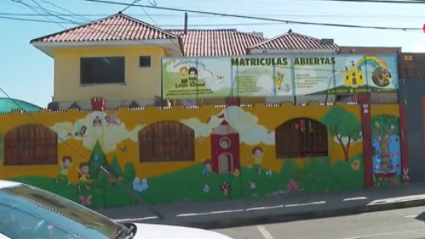 Bebé de casi 2 años sufrió quemaduras tras quedar sola en la tina: educadora fue formalizada