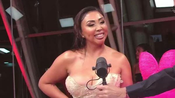 Naya Fácil deslumbra en los Copihue con un vestido de evolución
